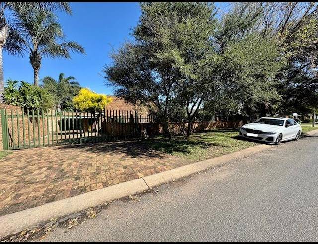 4 BEDROOM HOUSE FOR SALE IN FARRARMERE